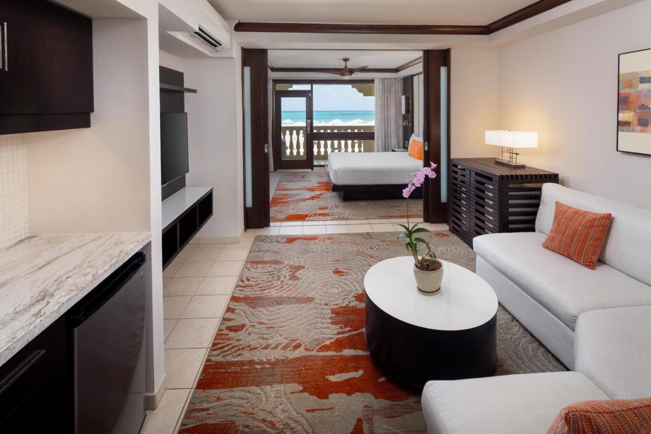 Tara Suite Oceanfront King Bed,689538594:JPEG