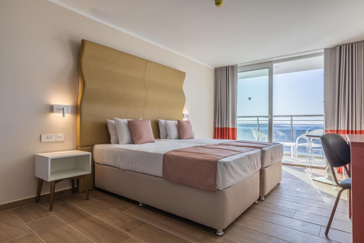 Double or Twin Room Sea View