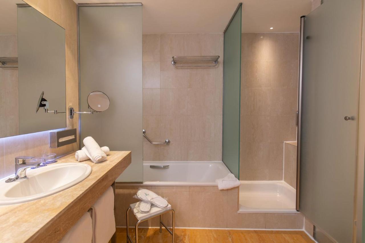 Habitación Doble Esquinera (3 adultos)