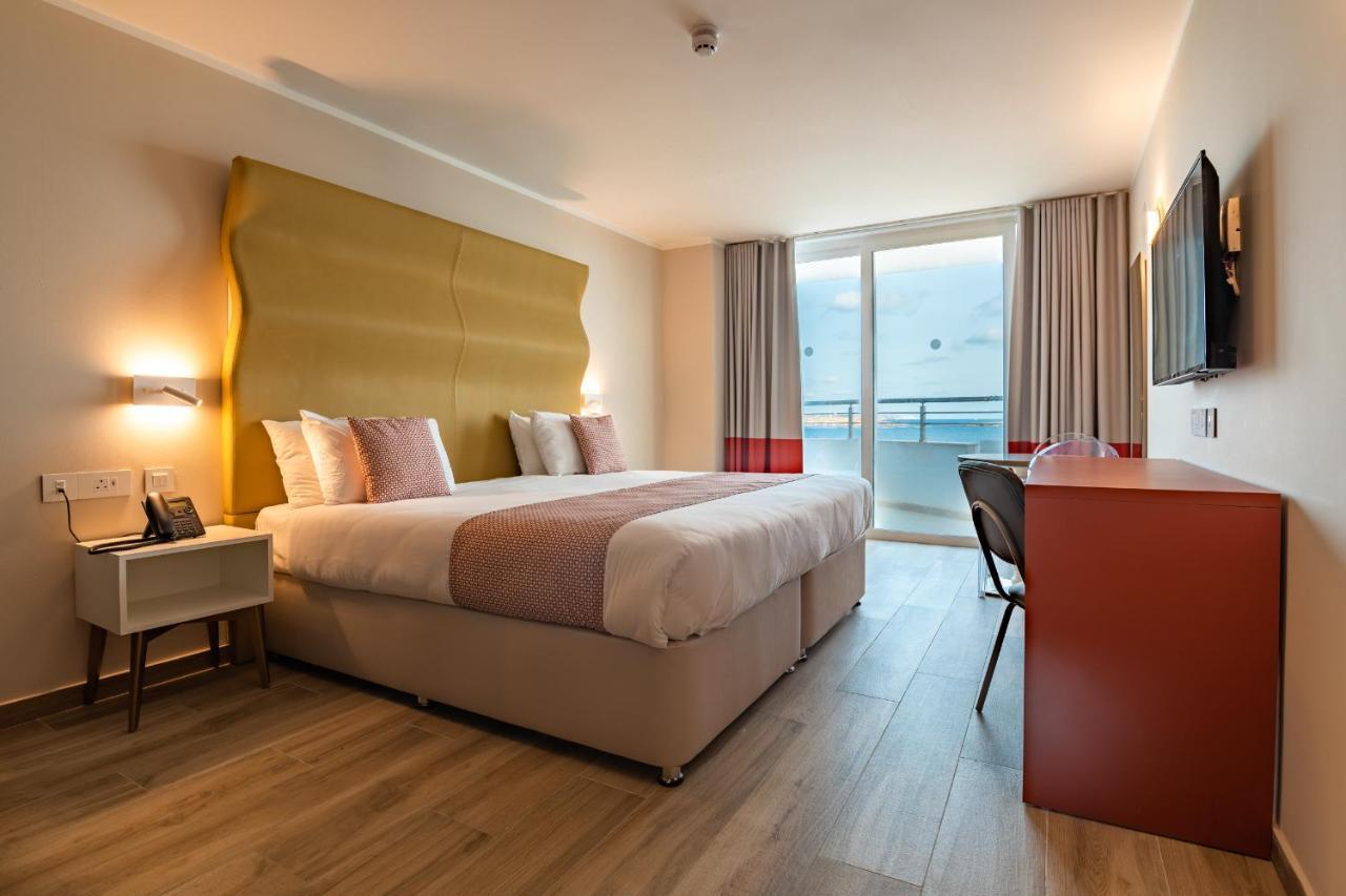 Double or Twin Room Sea View
