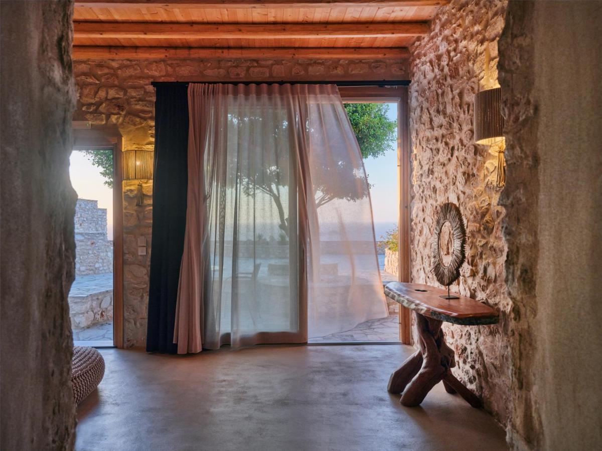 Cave Senior Suite Sea View