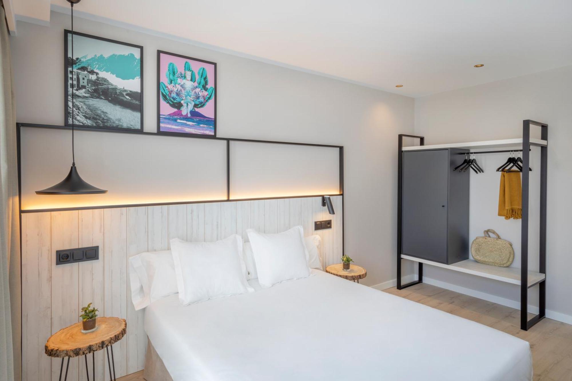 Standard Double or Twin Room,1132707960:JPEG
