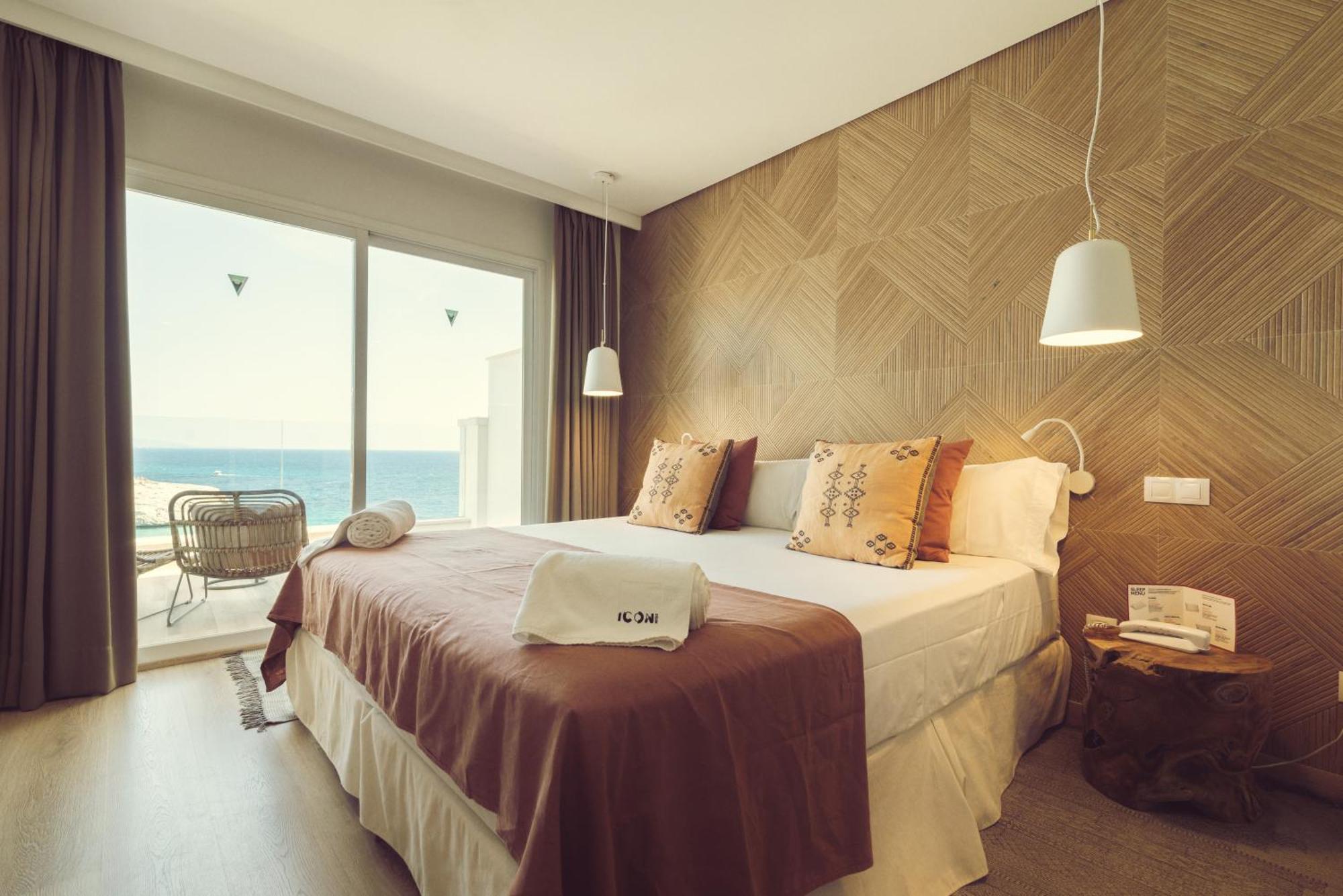 Double or Twin Room Sea View