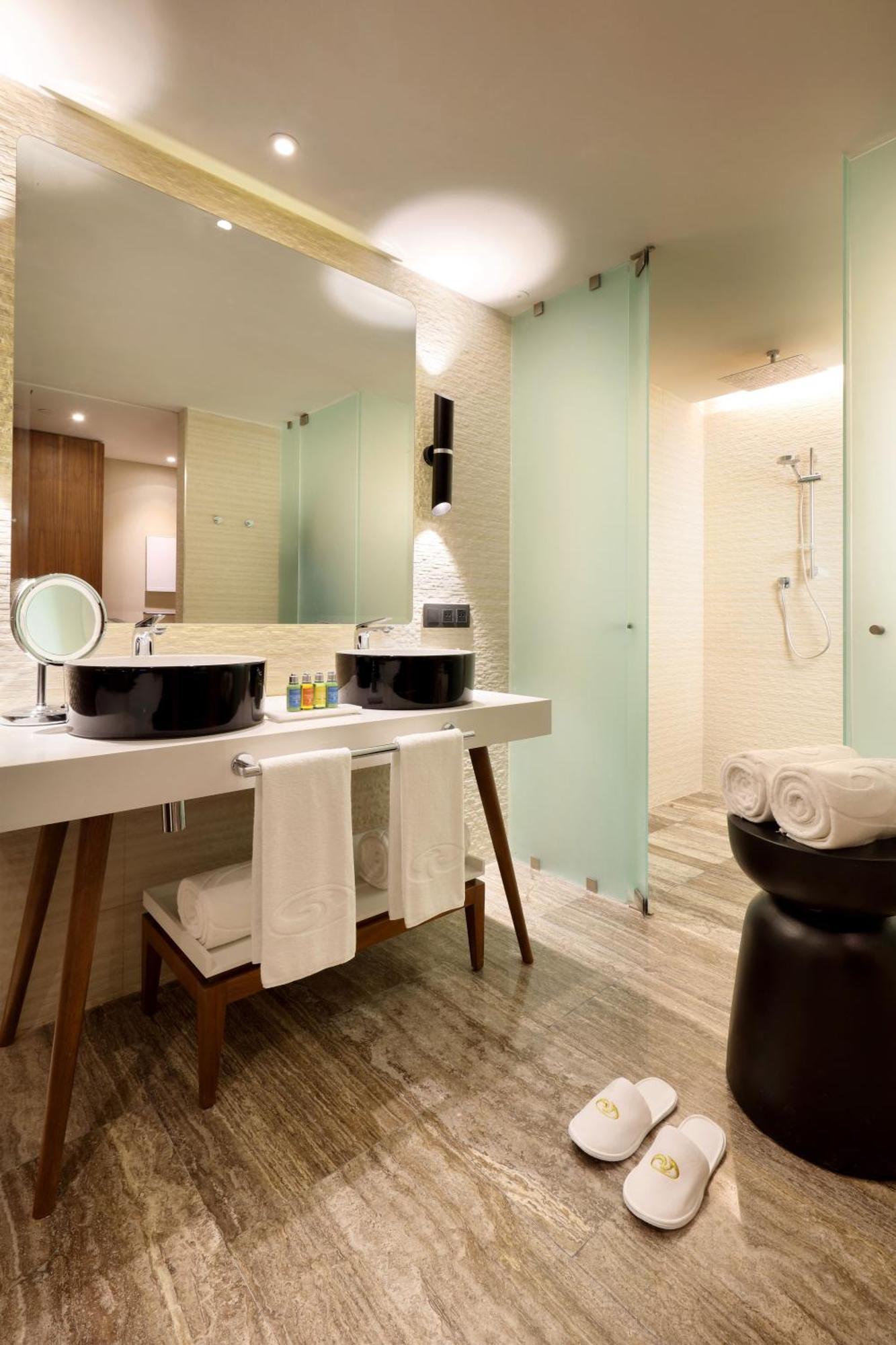 Junior Suite Poolside Ocean View