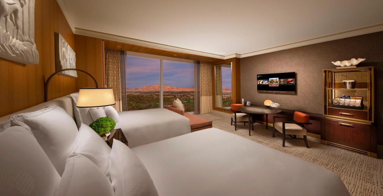 Wynn Panoramic View Two Queens Enjoy Daily Brunch Two at the Buffet