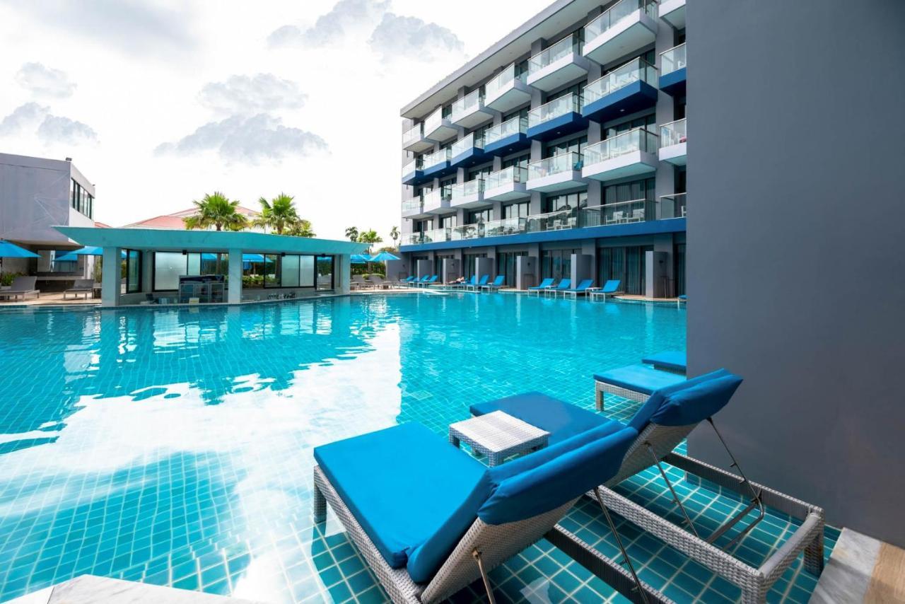 Deluxe Pool Access Room