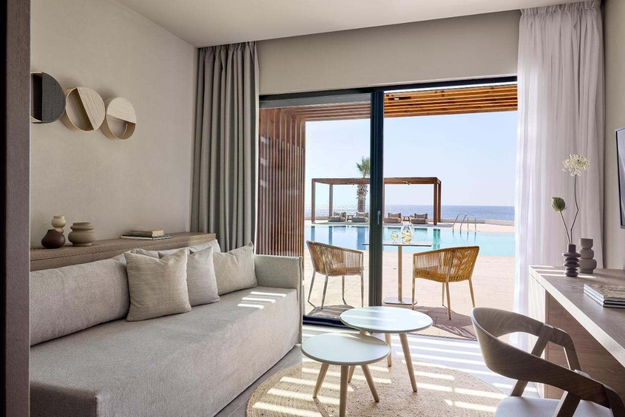 Junior Suite Sharing Pool Sea View