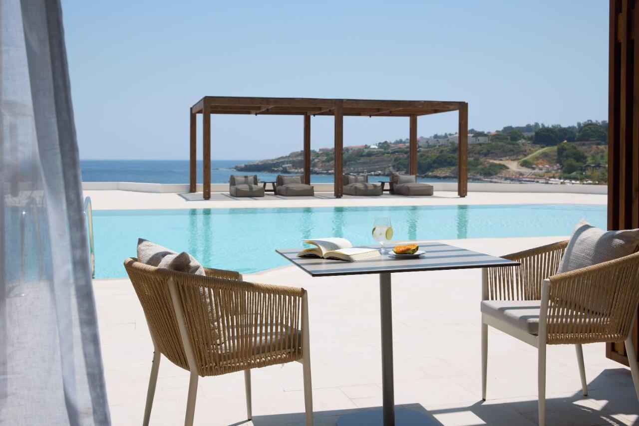 Open Plan Suite Sharing Pool & Private Sauna