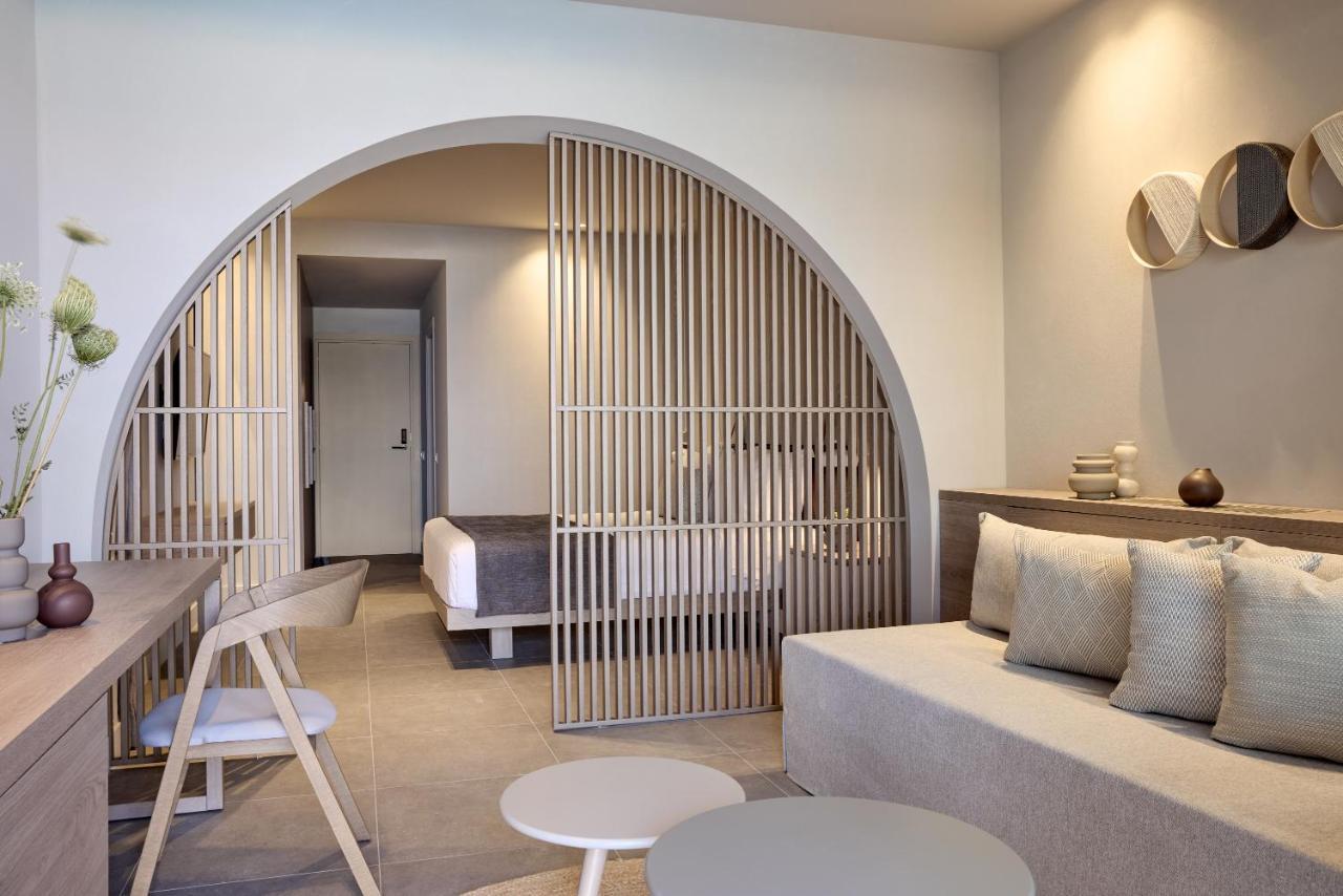 Junior Suite Sharing Pool Sea View