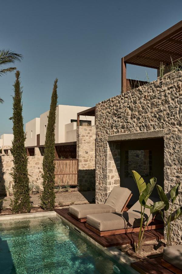 Swim-Up Suite
