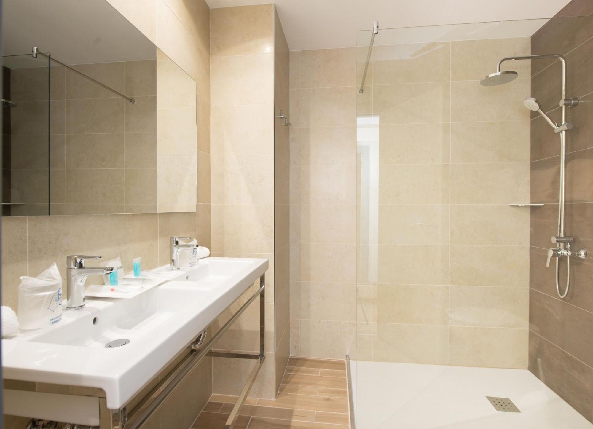 Double or Twin Room Sea View
