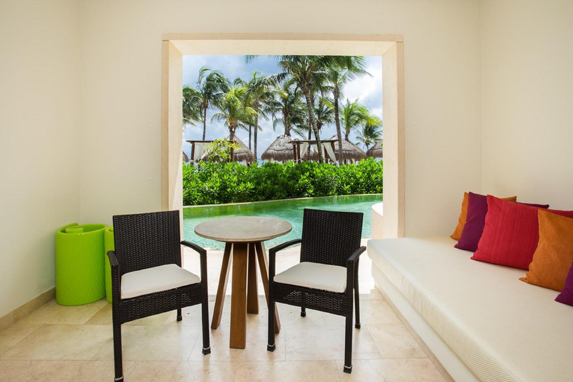 Preferred Club Junior Suite Ocean Front Swim Out King
