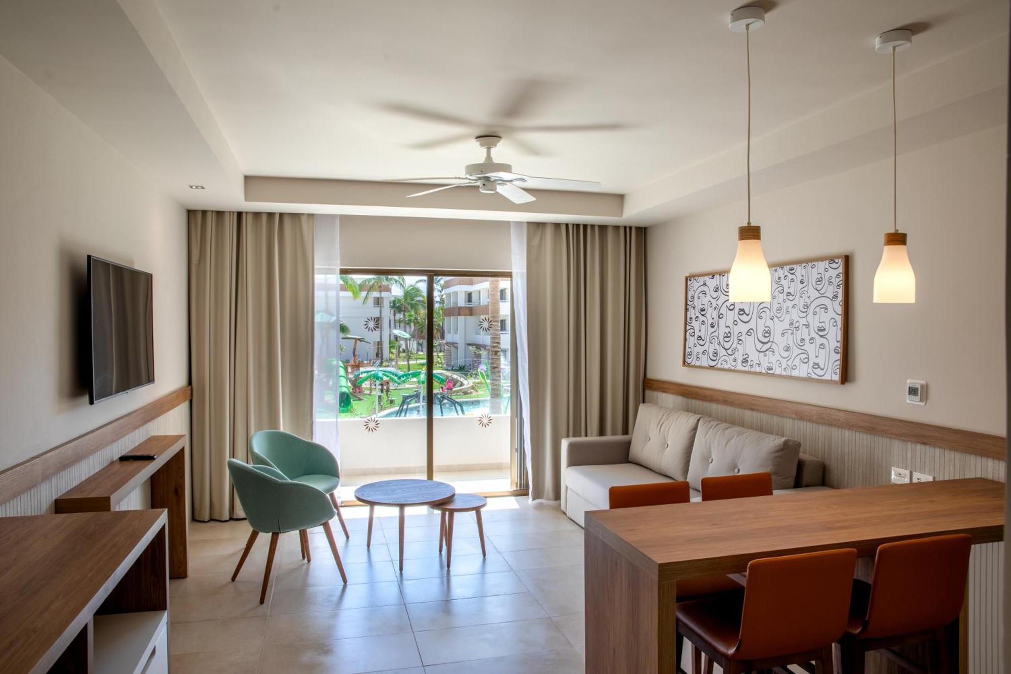 1 King Bed Family Suite SGL