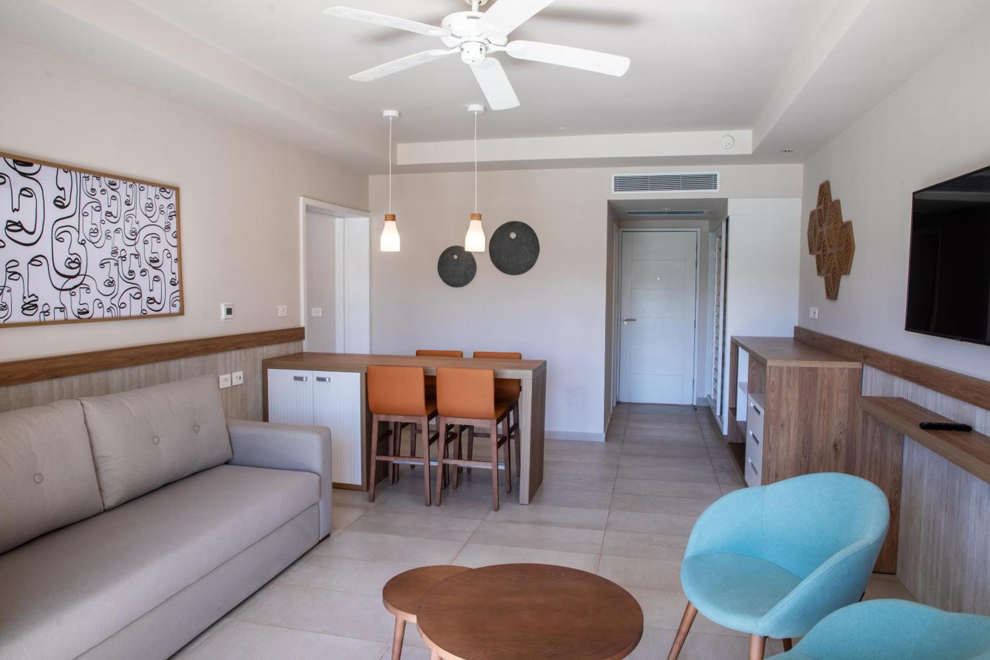 1 King Bed Family Suite SGL