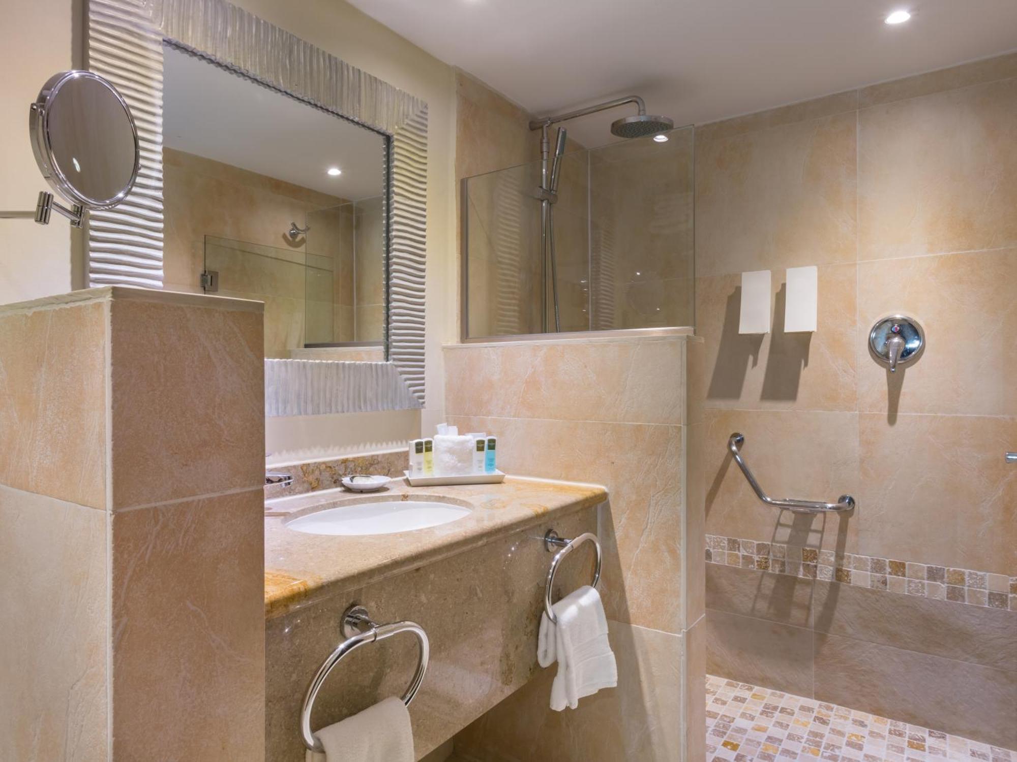 Deluxe double lateral pool ocean view