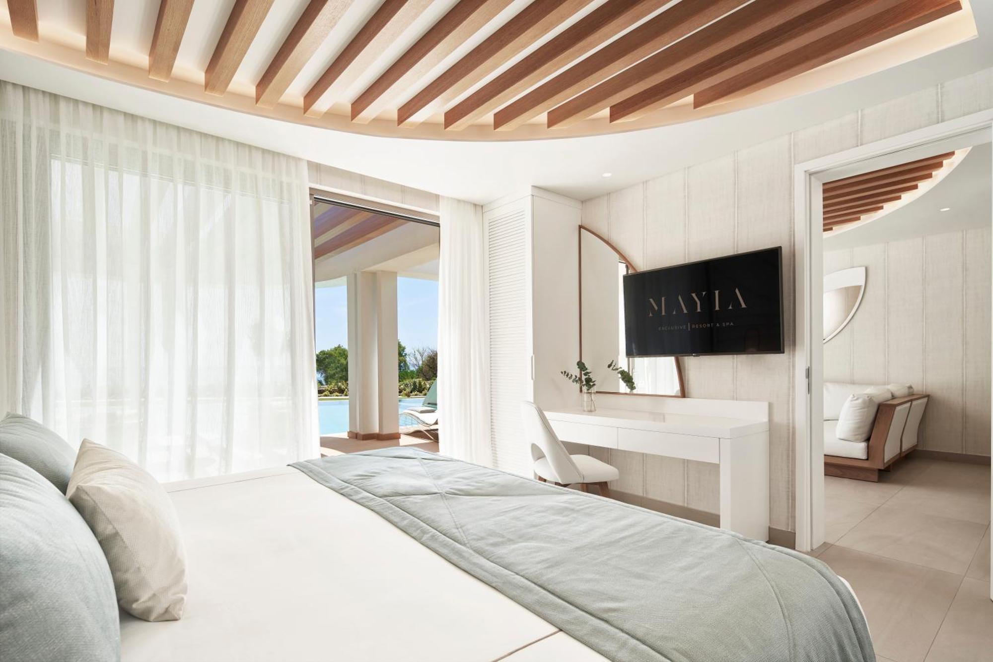 Superior Suite Sea View Private Pool Transfer