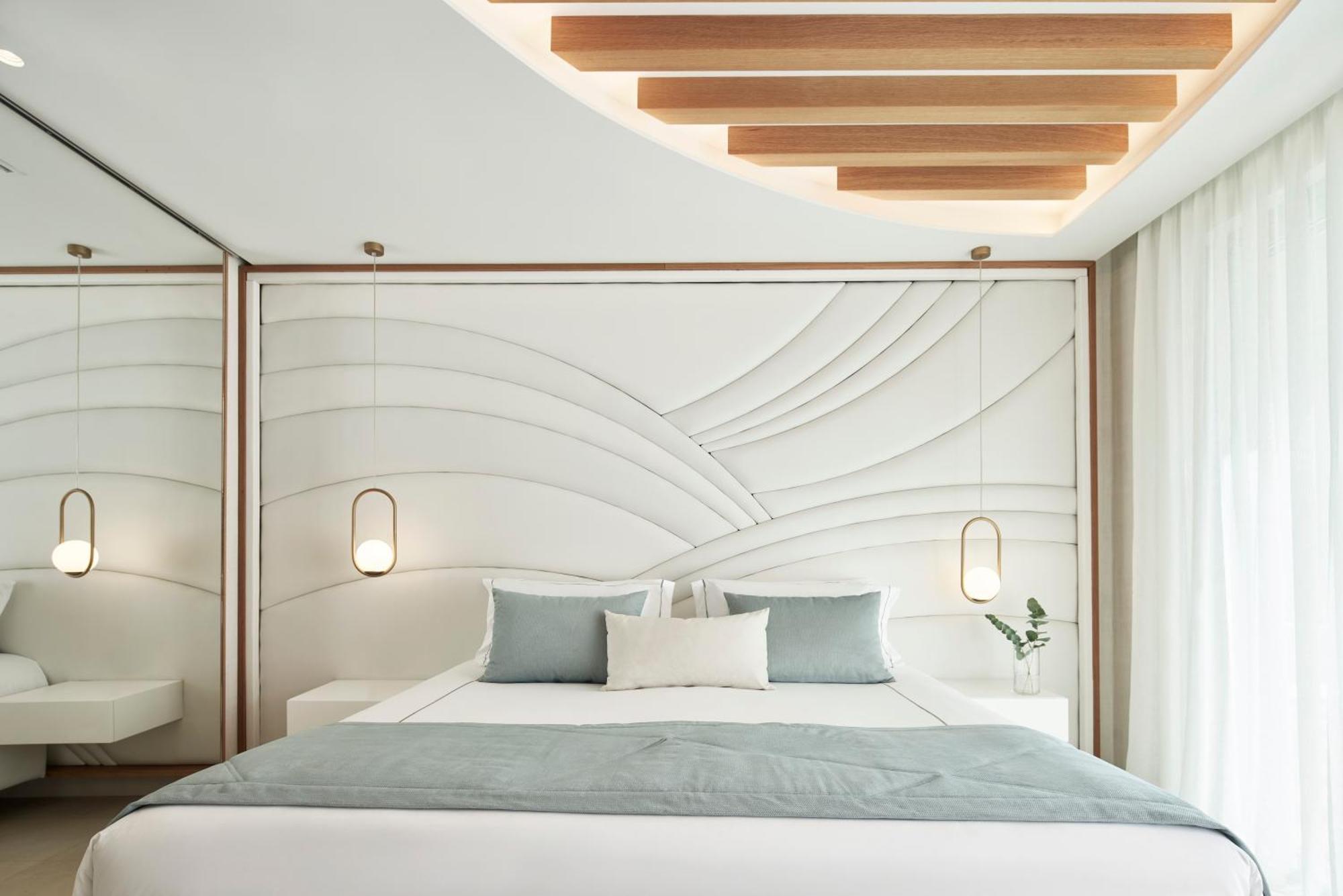 Superior Suite Sea View Private Pool Transfer