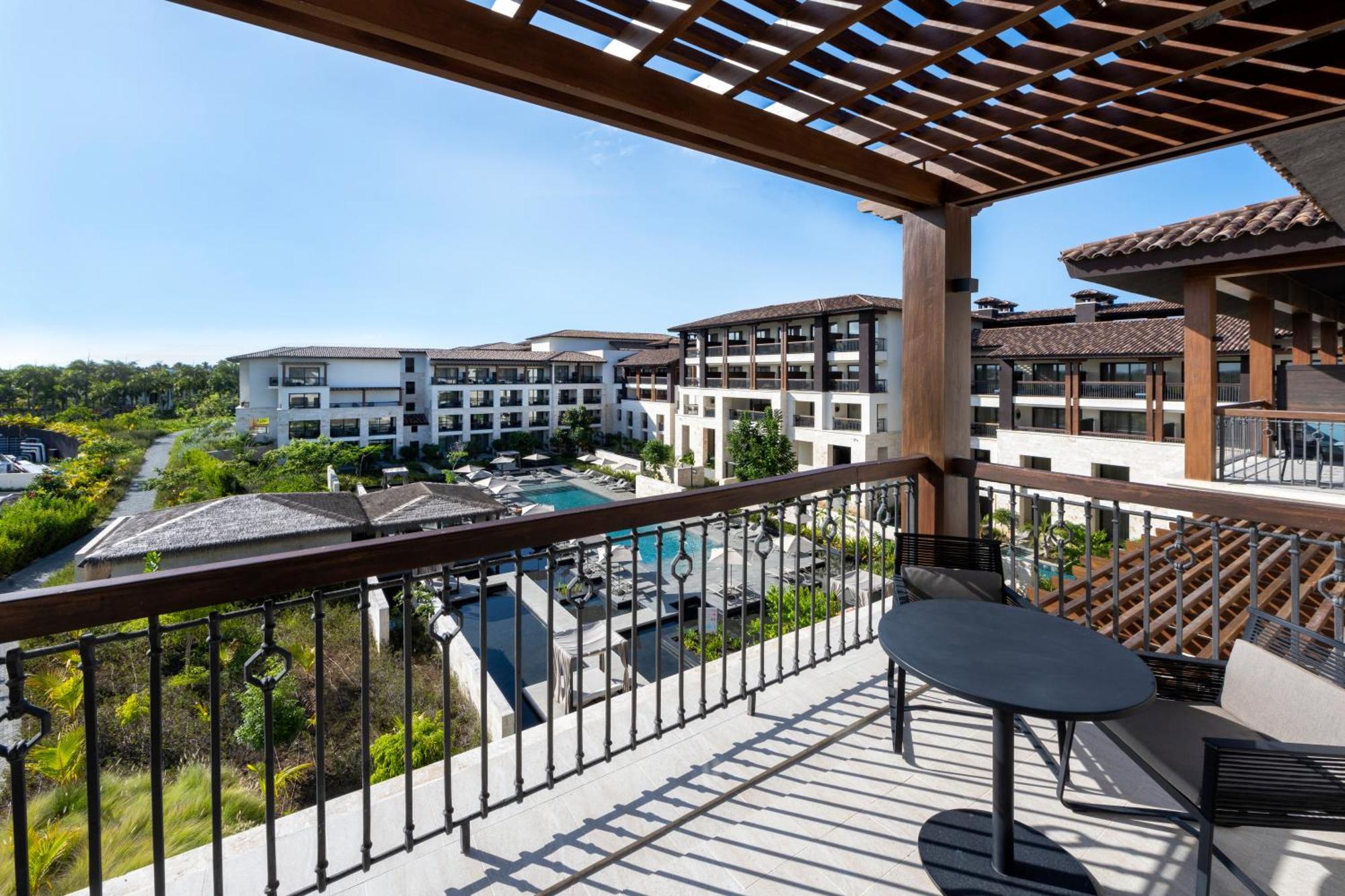 Suite Junior para adultos con vistas a la piscina - 1 cama grande
