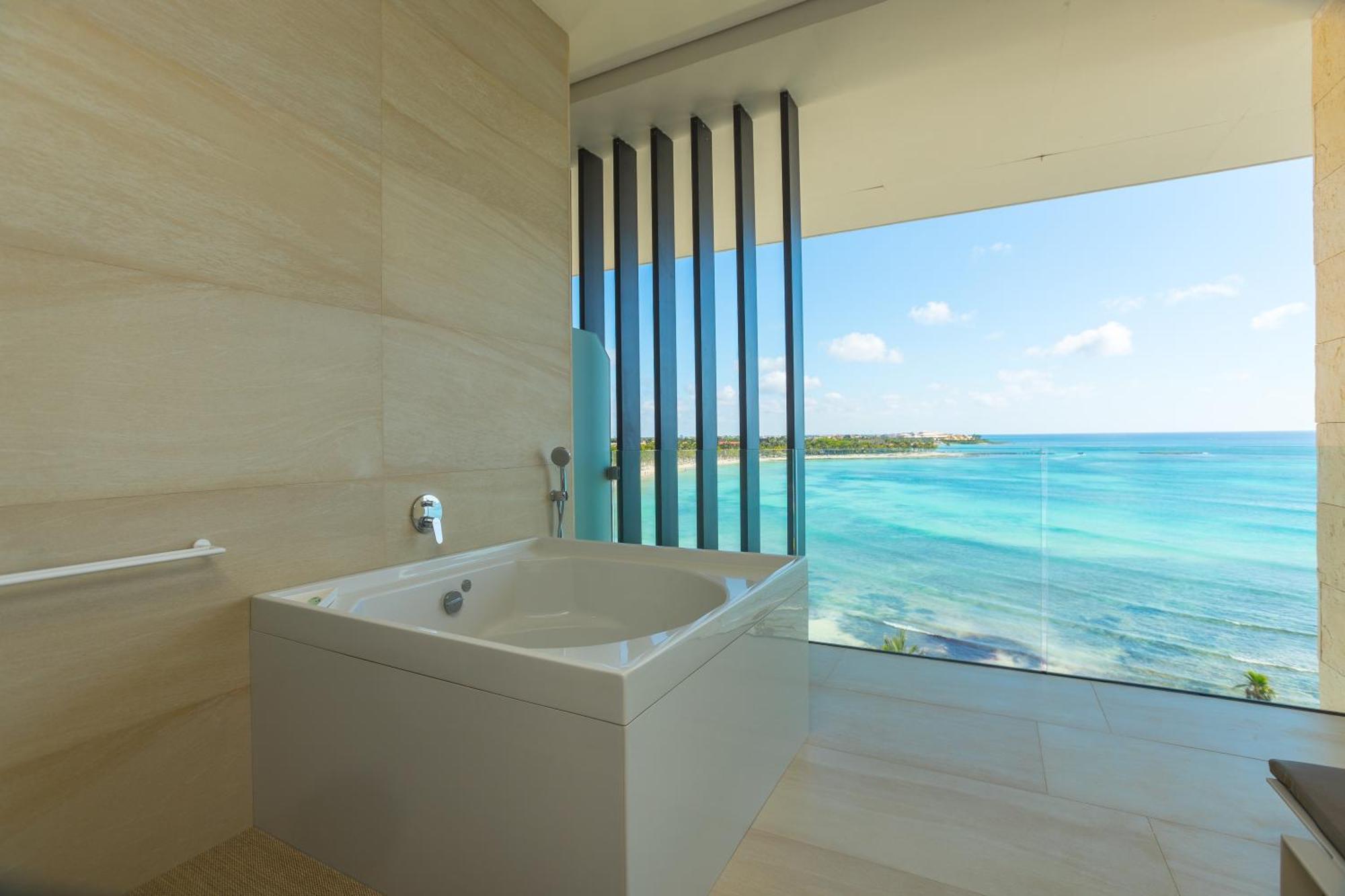 Junior Suite Ocean Front Premium Level