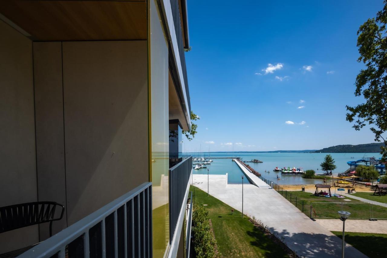 Superior Side Lake View