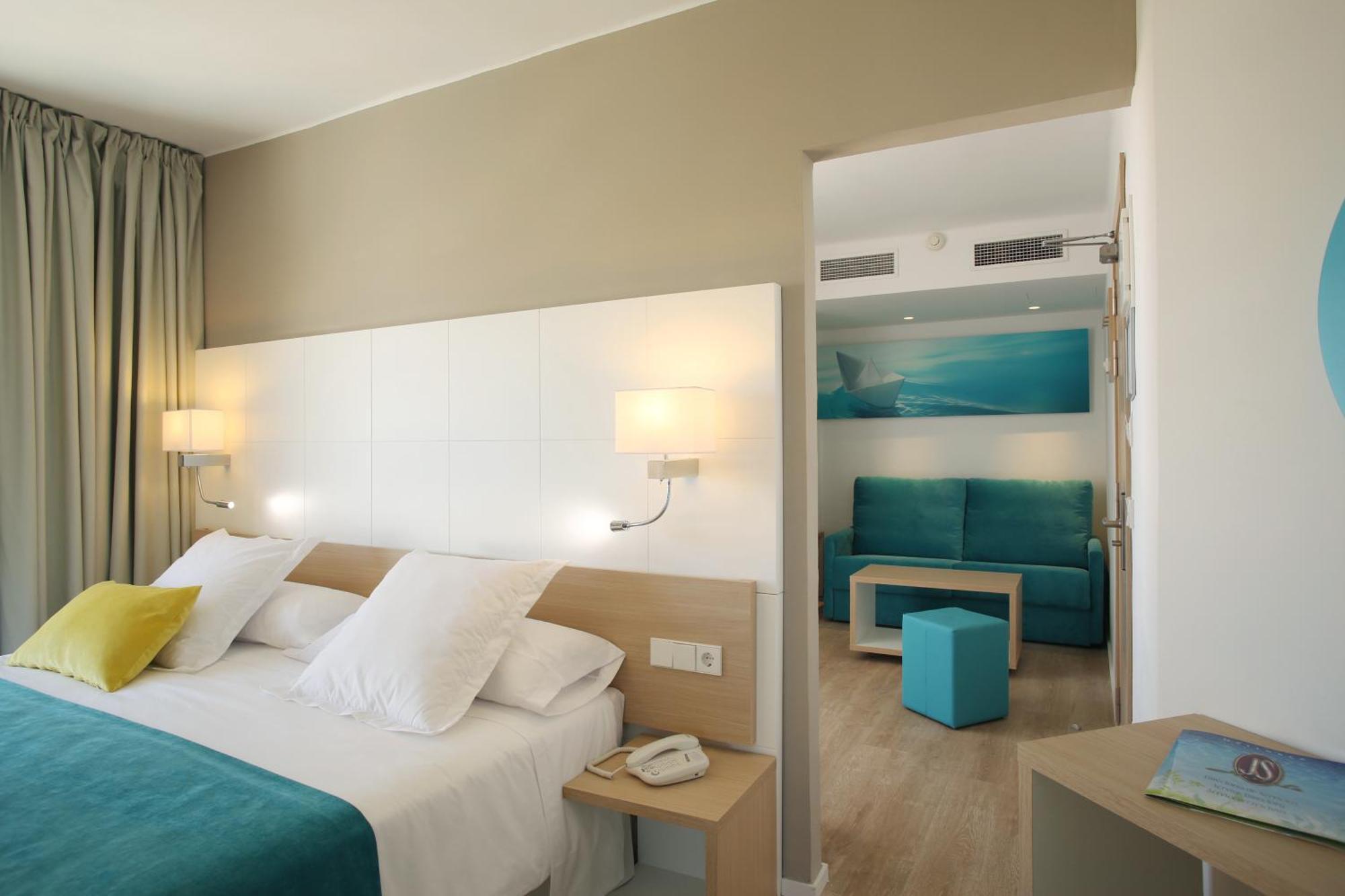 Junior Suite with Balcony,1306815868:JPEG