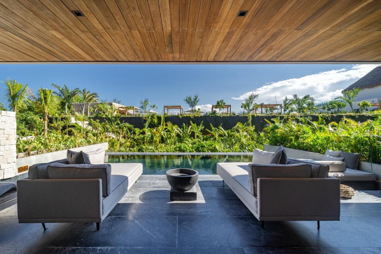 Master Suite Swim Out Tropical View