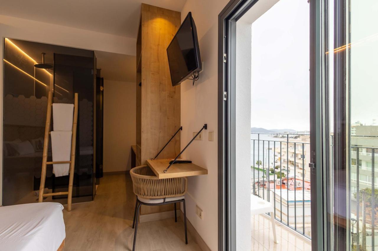 Premium Room Side Sea View