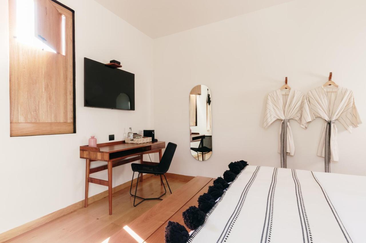 SIGNATURE ROOM