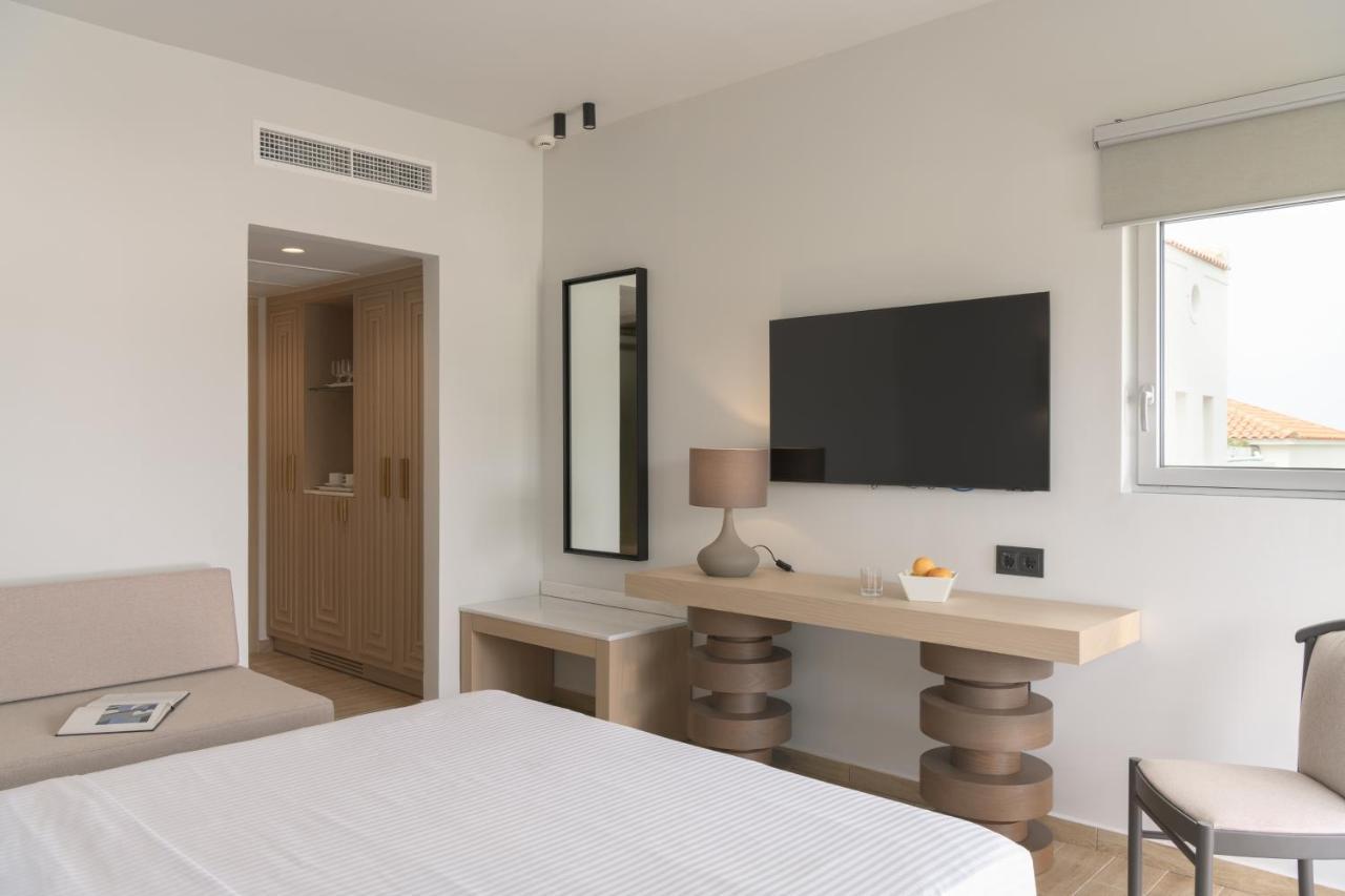 Double or Twin Room with Side Sea View
