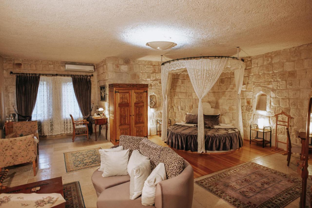 Suite with Hot Tub