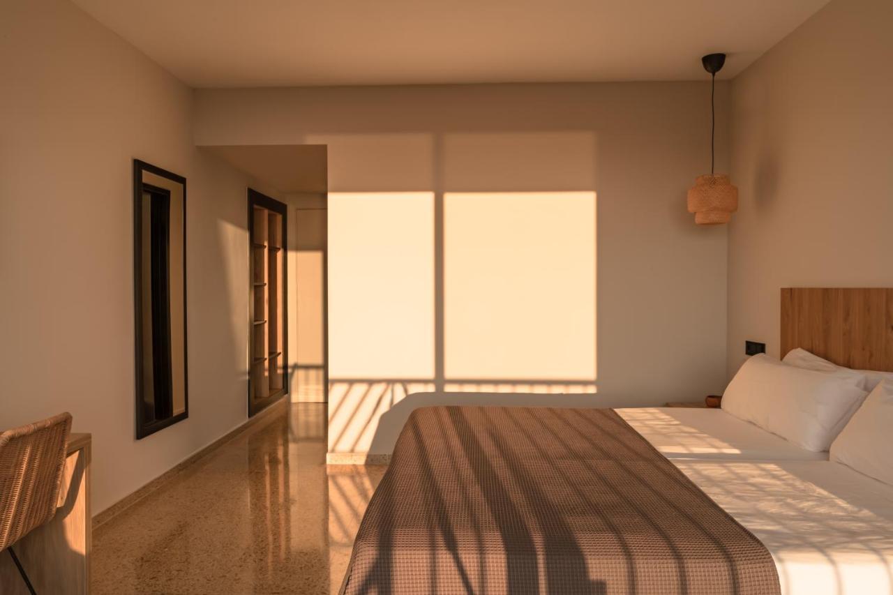 Twin Room,1430650549:JPEG