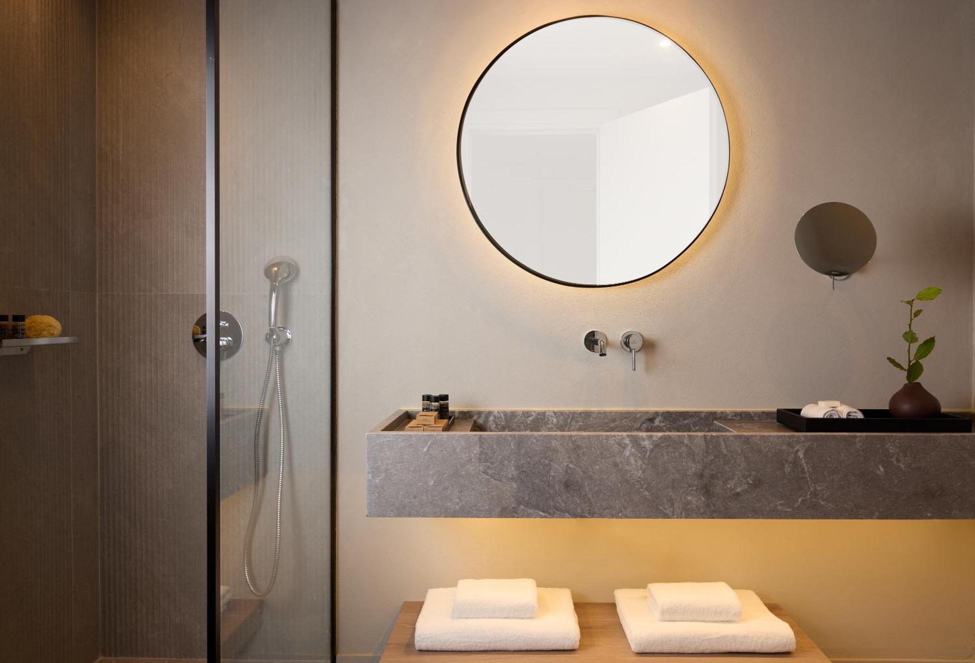Junior Suite Sharing Pool Sea View