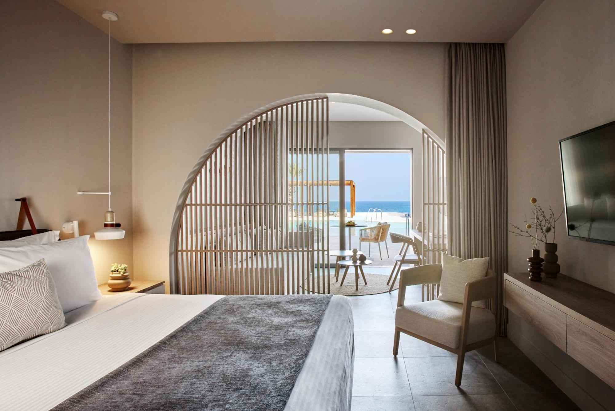Junior Suite Sharing Pool Sea View