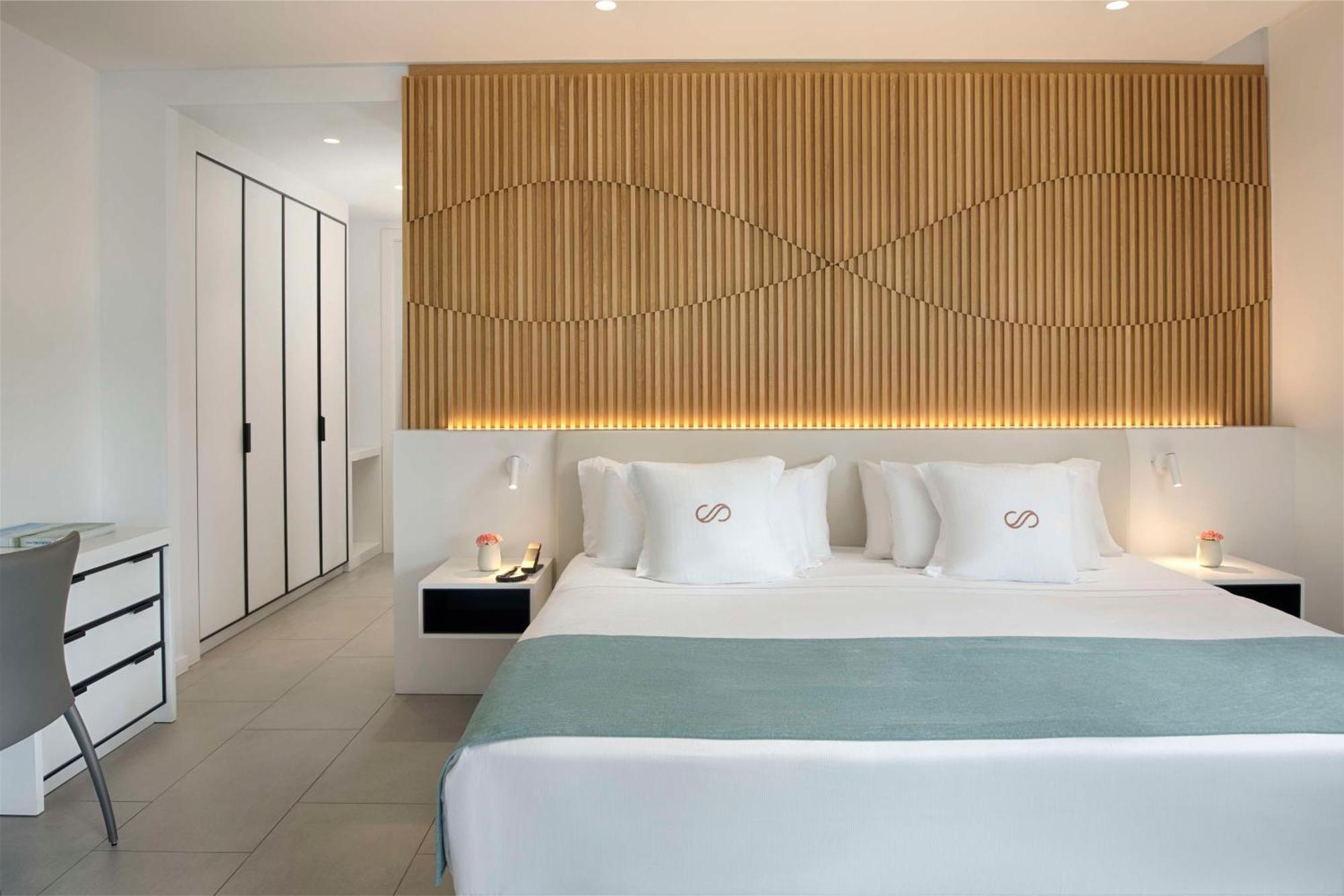 Deluxe Two-Bedroom Suite