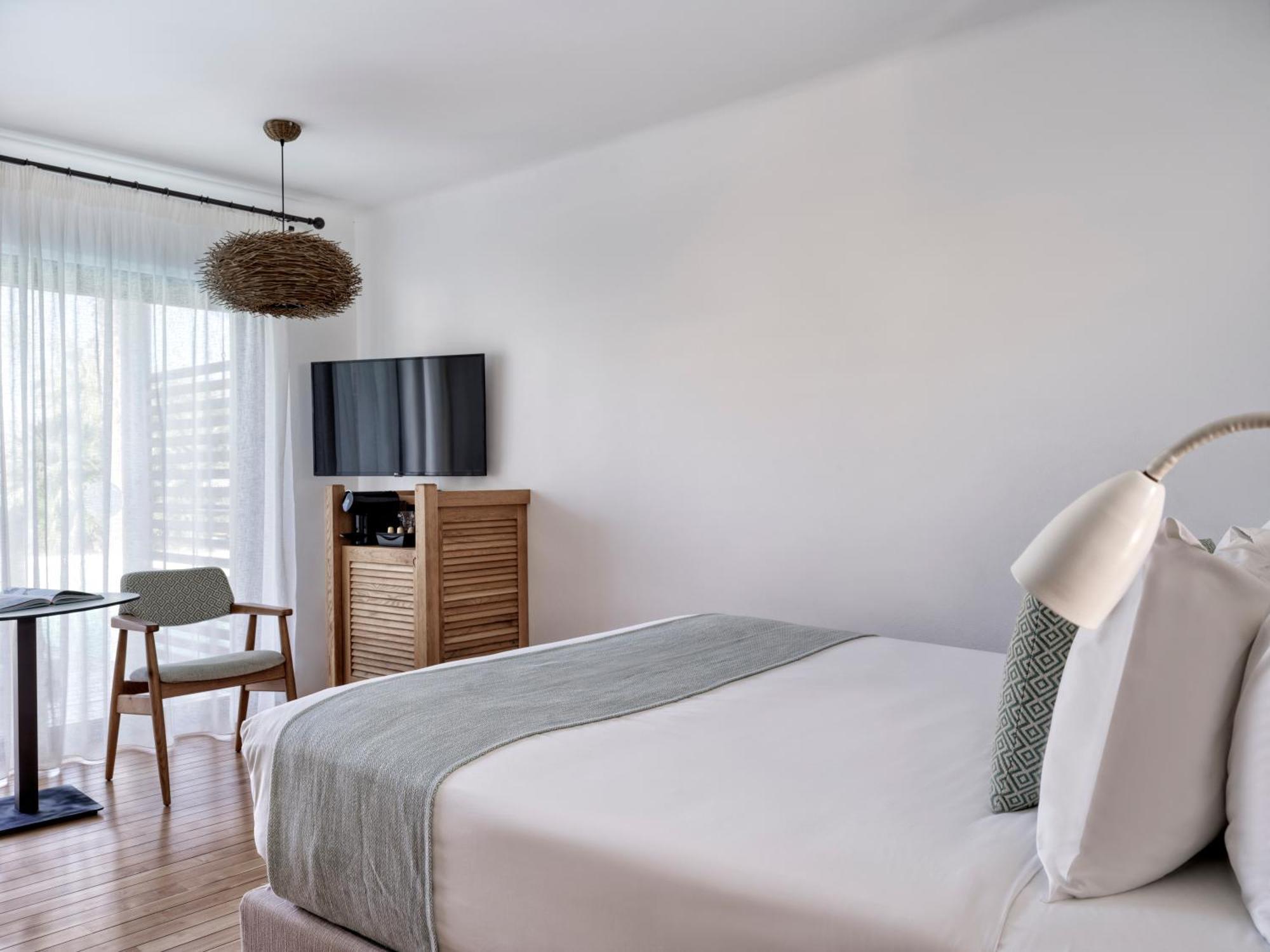 Luxury Double Room with Shared Pool,1522561729:JPEG