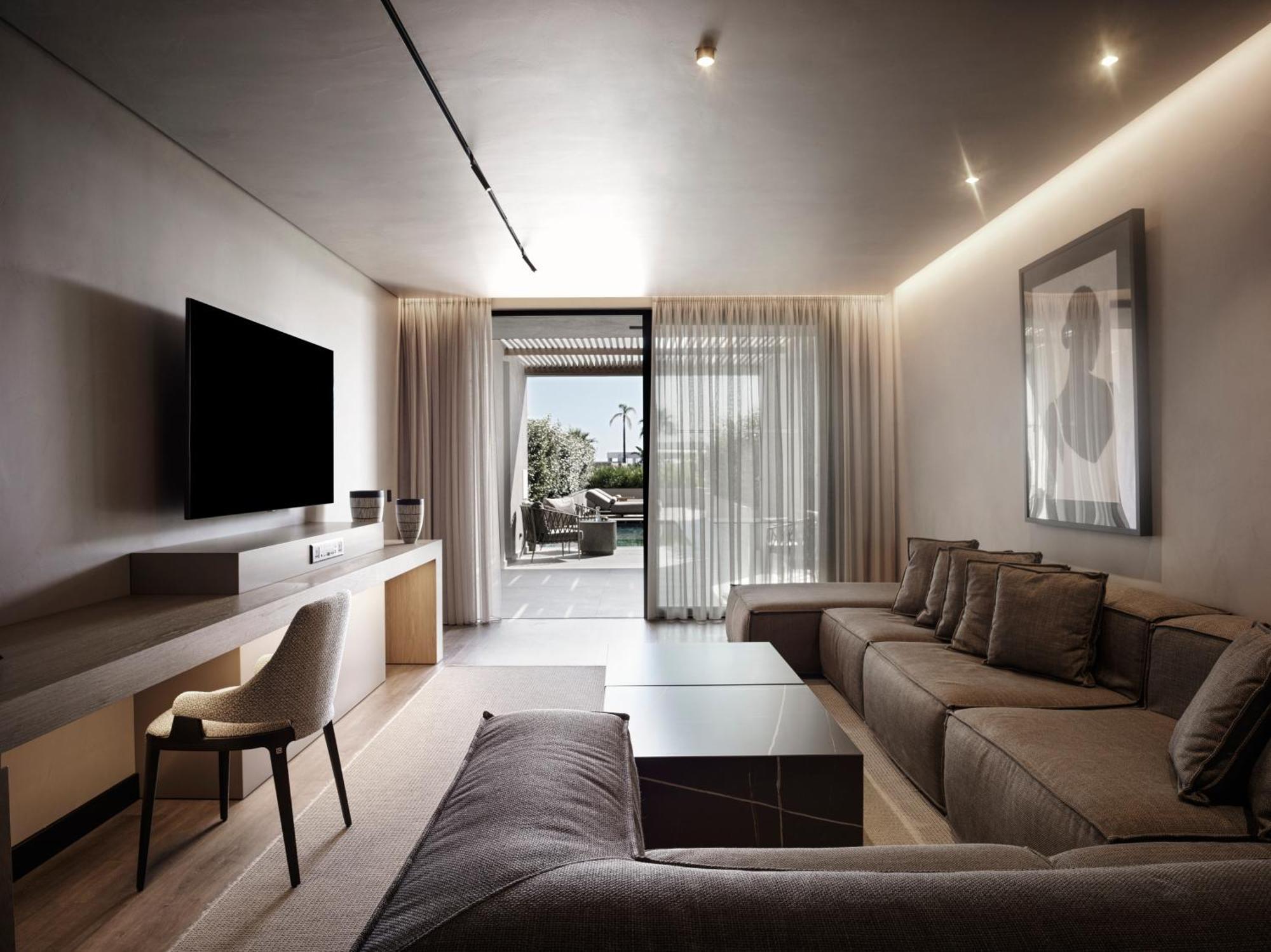 Suite met 2 Slaapkamers en Eigen Zwembad - Gedeeltelijk Uitzicht op Zee