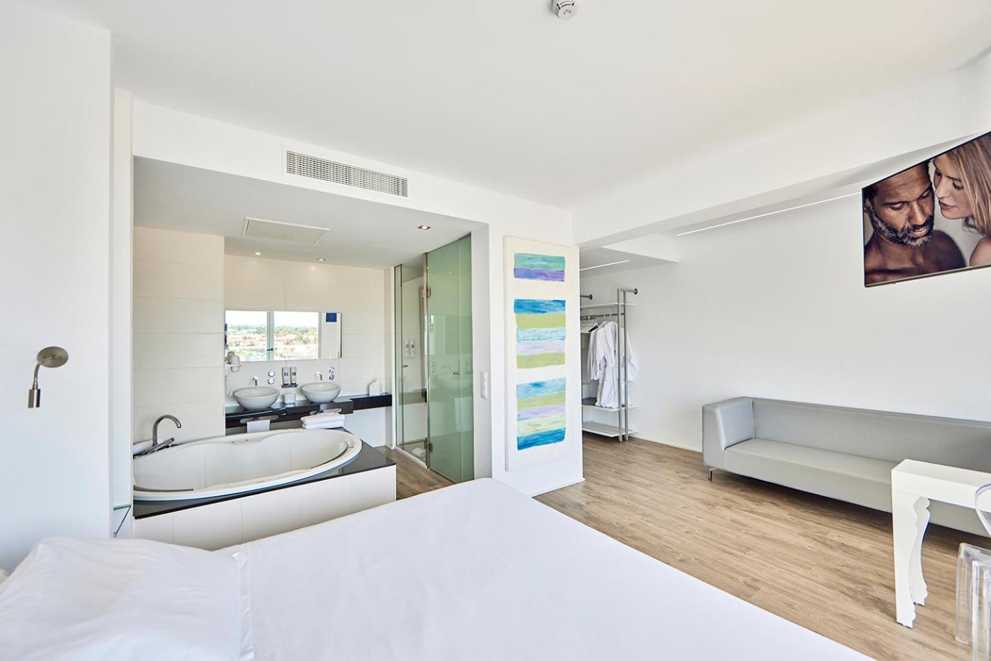 Dluxe Junior Suite with Jacuzzi,1397420318:JPEG
