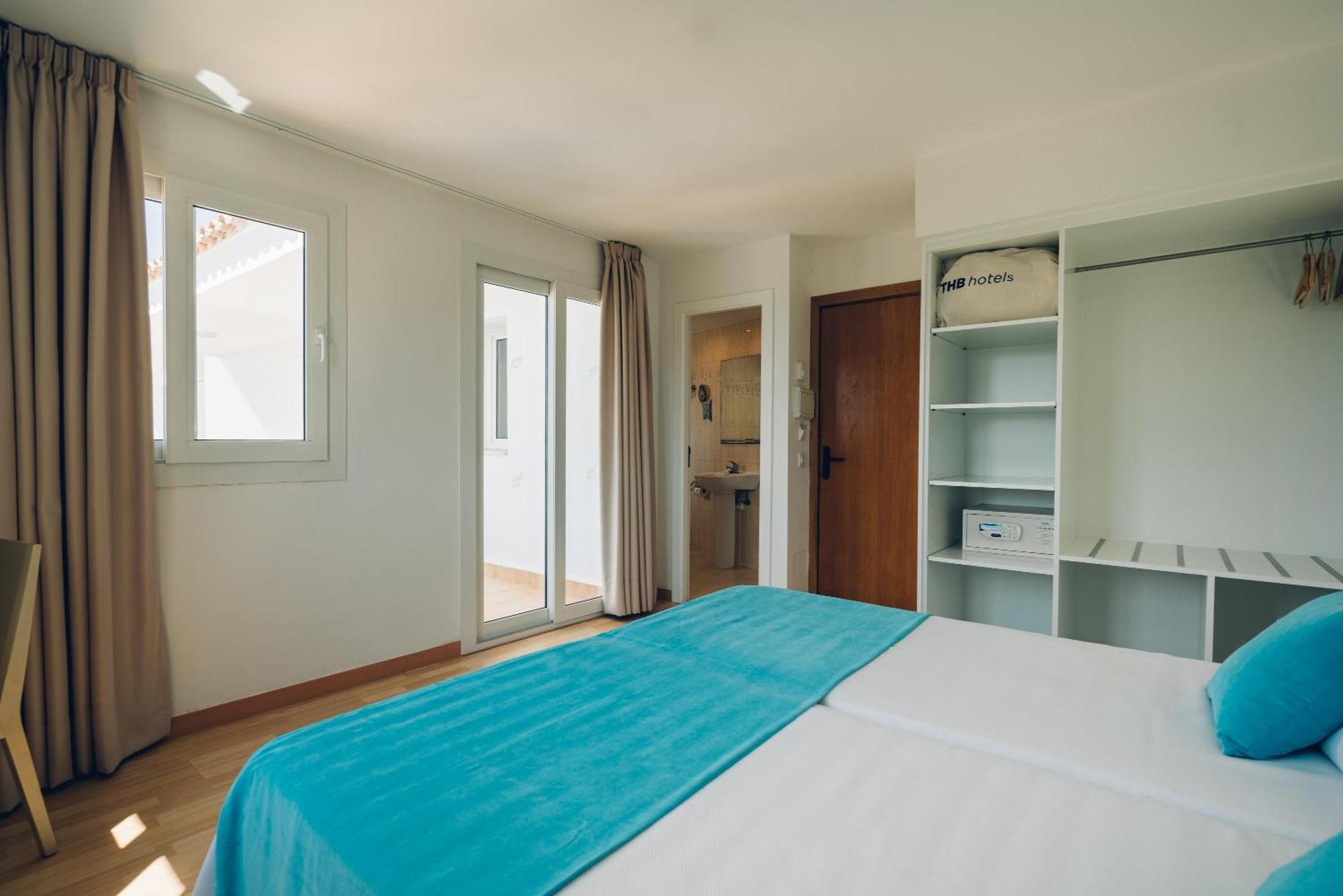 Habitación Doble Superior con vistas a la piscina
