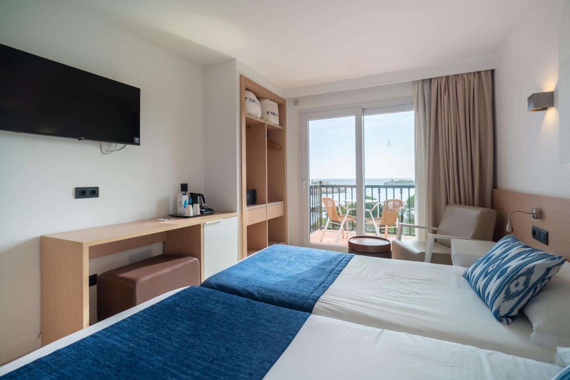 Twin Room Sea View,1528232581:JPEG