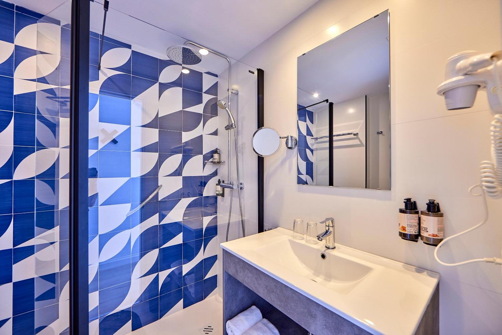 Double or Twin Room with Sea View,1539109147:JPEG
