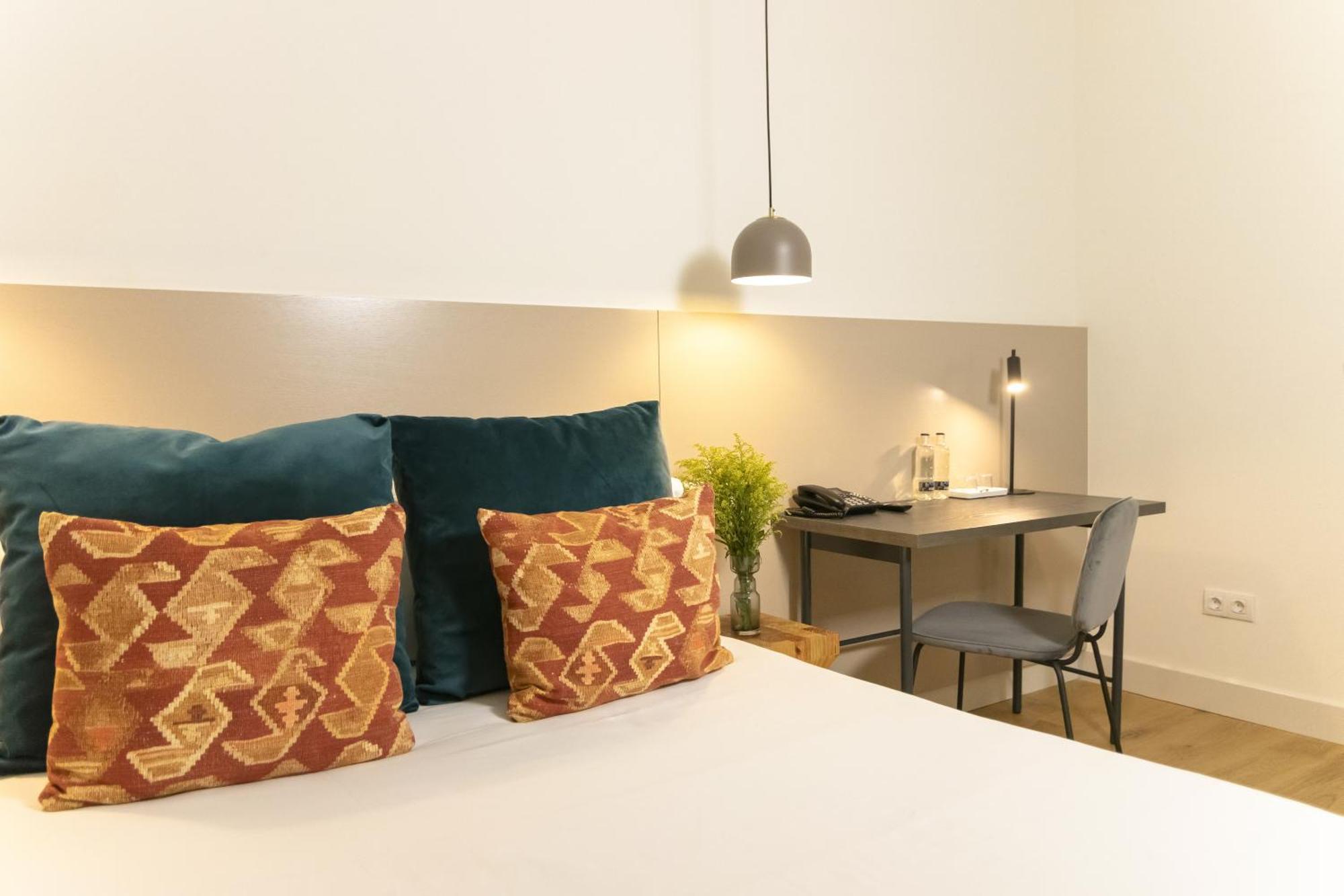 Single Classic Interior Room,1574845046:JPEG