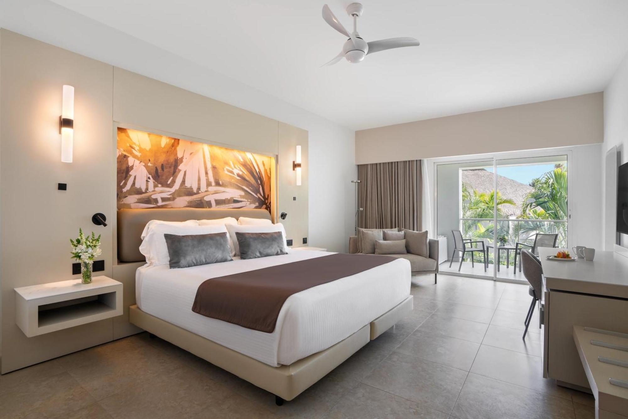 Xhale Club Junior Suite Tropical View King