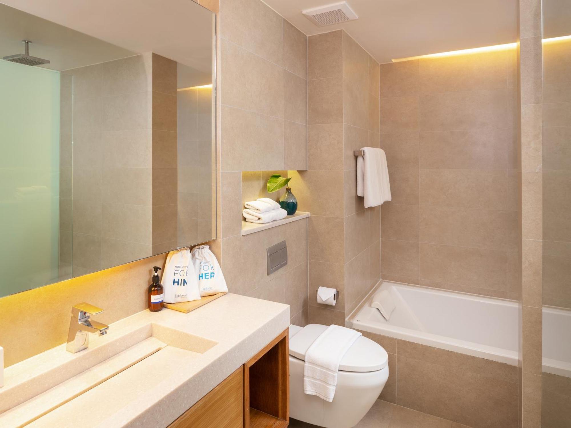 Deluxe Spa Pool Suite