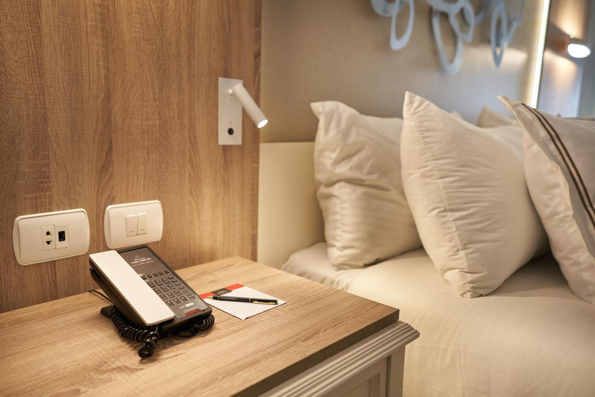 2 Double Beds Deluxe Junior Suite SGL