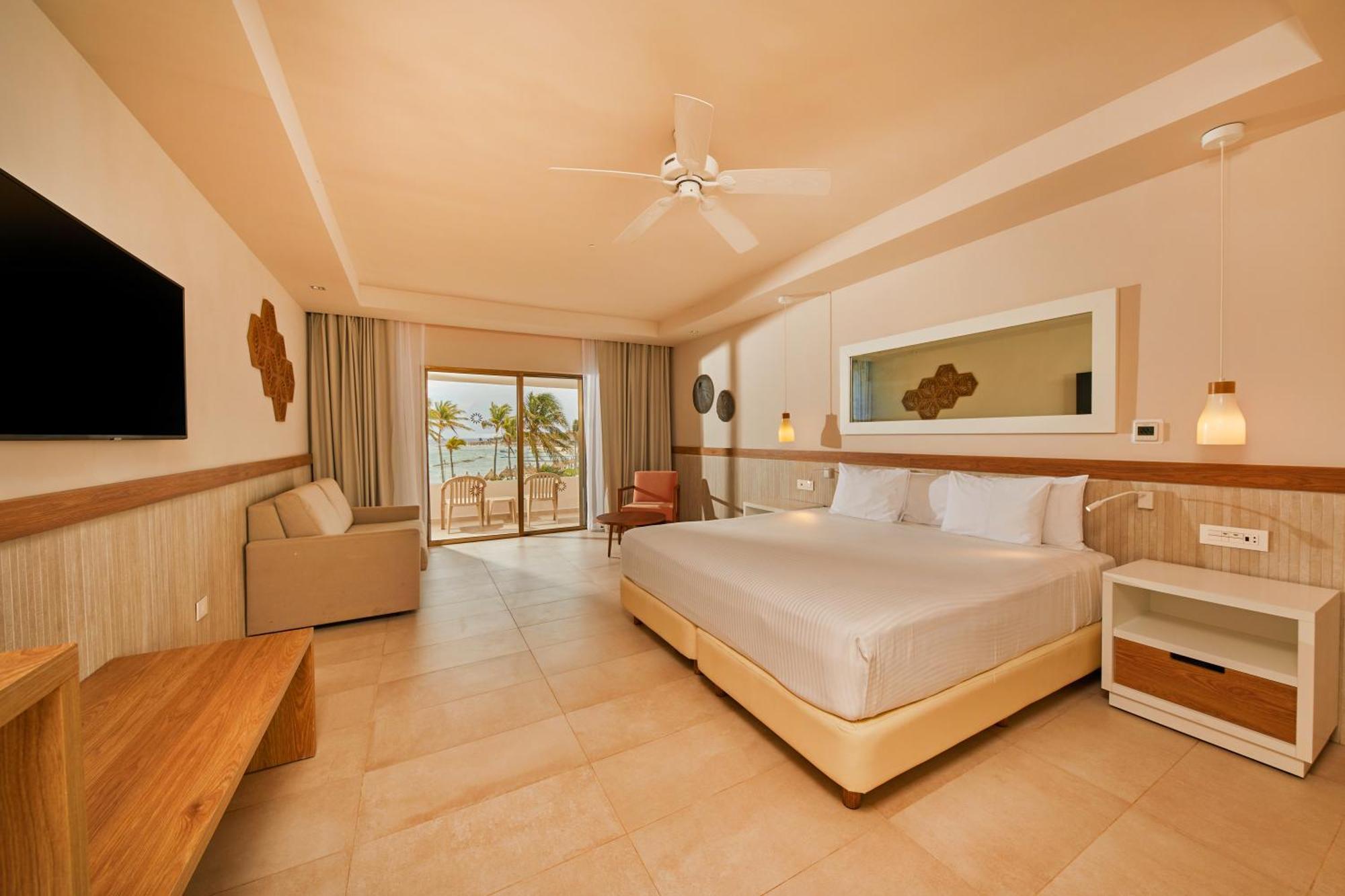 1 King Bed Deluxe Junior Suite SGL