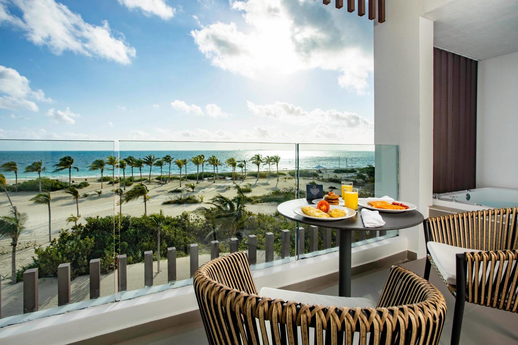 Elegance Club Junior Suite Ocean Front Outdoor Jacuzzi Adults only 18 WiFi
