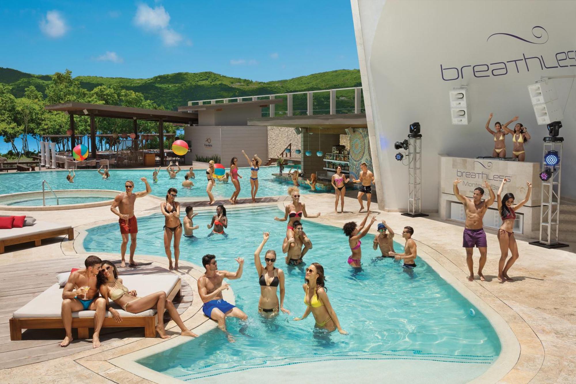 Xhale Club Junior Suite Swim Up Garden View Double