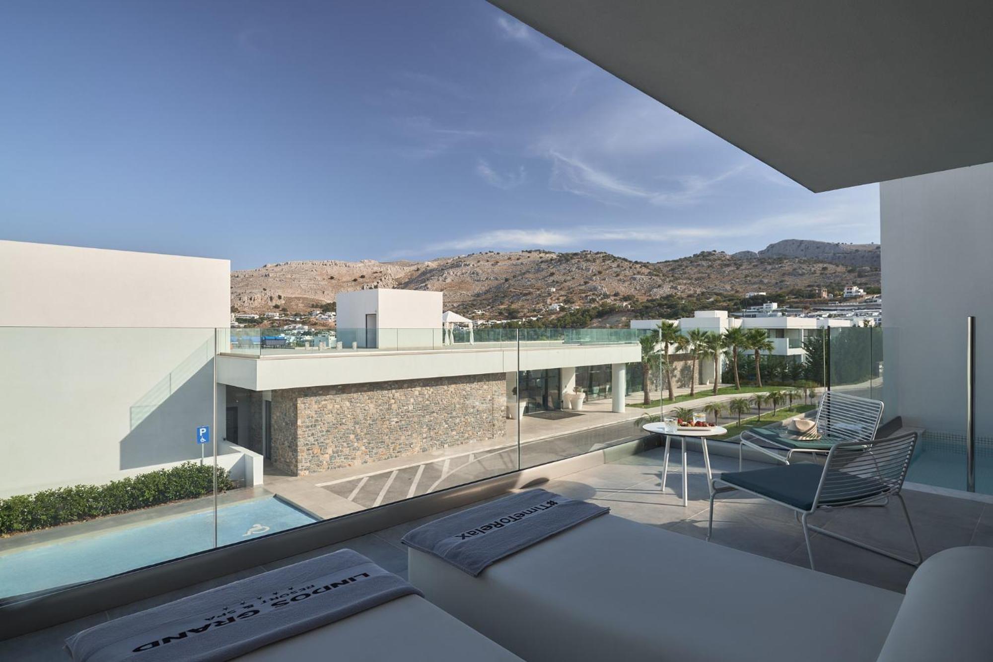 Junior Suite Private Pool & Inland View