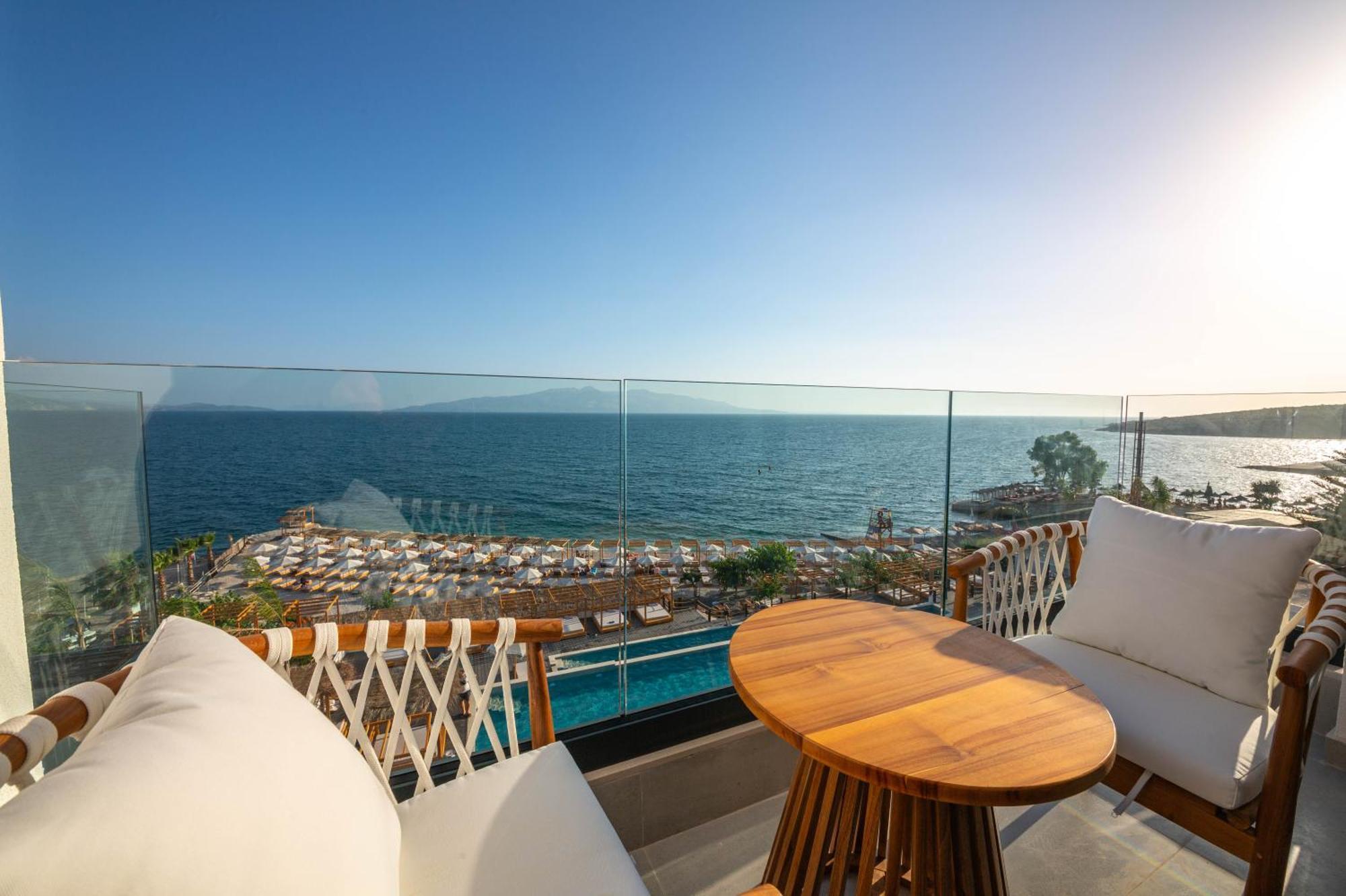 Panoramische Suite met Bad en Uitzicht op Zee