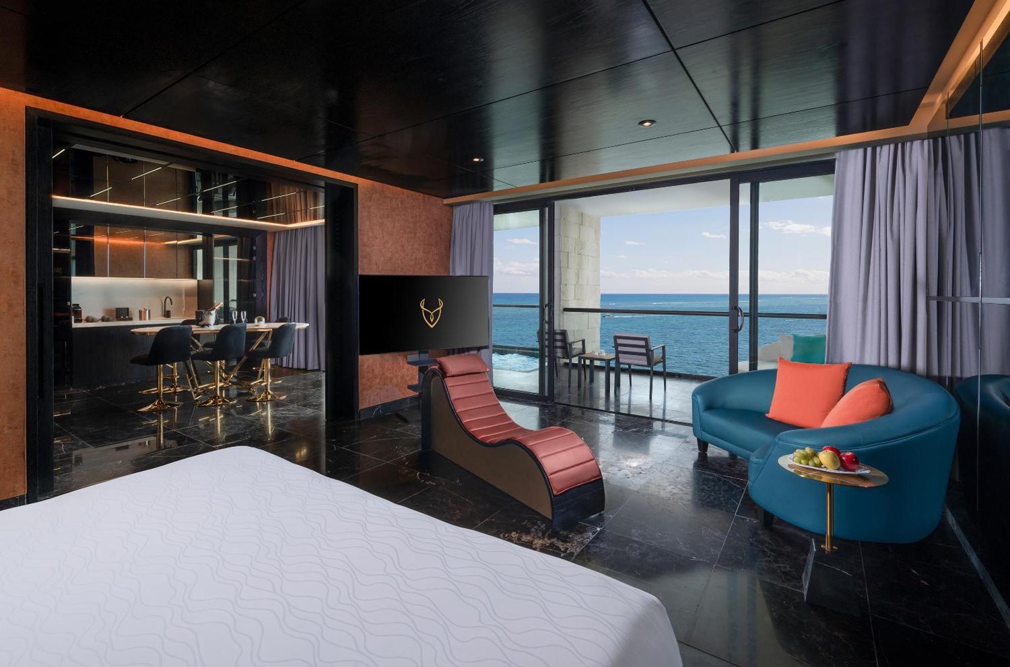 Diamond Ocean-View Jacuzzi Suite